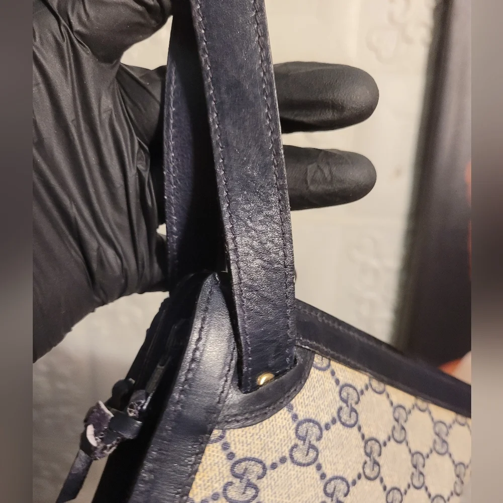 Gucci GG Supreme Canvas Navy 2 way wristlet Clutch Crossbody Bee Bag 70s Authent